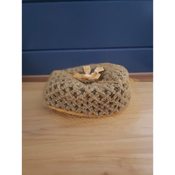 50s/60s Green and Yellow Pillbox‎ Hat with Lace Veil - Picture 1 of 6